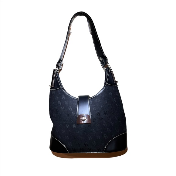 Dooney & Bourke Handbags - Dooney & Bourke Signature Shoulder Bag black❤️Like New😍😍😍